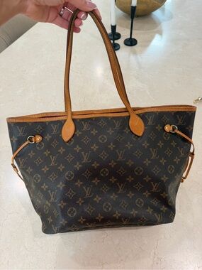 Louis Vuitton Neverfull MM Monogram Canvas Tote